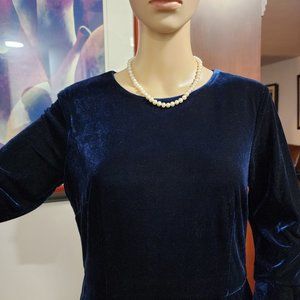 Elegant and chic velvet sheath dress.